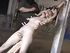 Elle streaming x amateurs se met dans la bouche d'une fille latine et jouit