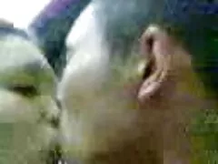 Femme lèche au bord de film pornographique amateur gratuit la piscine