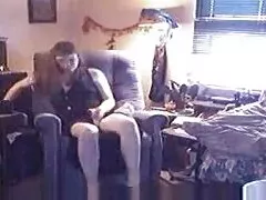 Femme d'âge mûr films x amateur gratuits allongée sur la table et baisée