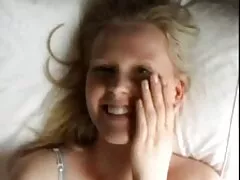 Fille a léché porno gratuit amateurs son pénis à un ami